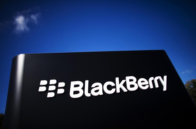 BlackBerry: в гибких смартфонах нет необходимости"