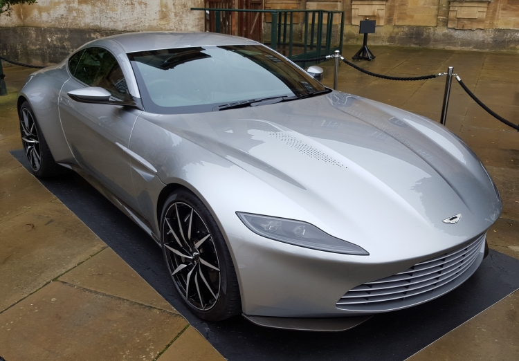 Агент 007 пересядет на электромобиль Aston Martin Rapide E"