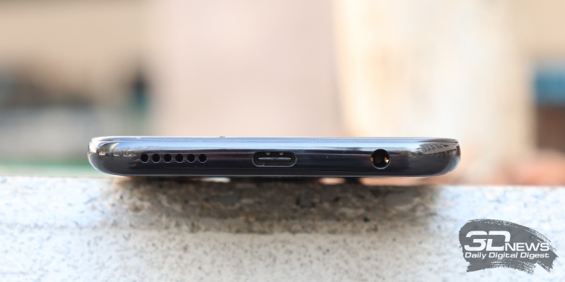  Moto g7, нижняя грань: монофонический динамик, разъем USB Type-C и мини-джек 