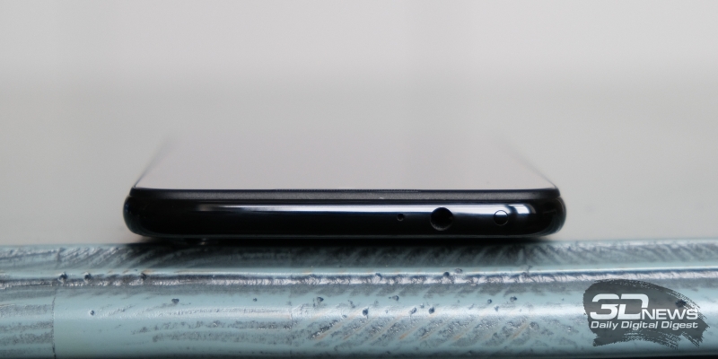  Xiaomi Redmi Note 7, верхняя грань: 3,5-мм аудиоразъем, ИК-порт и микрофон 