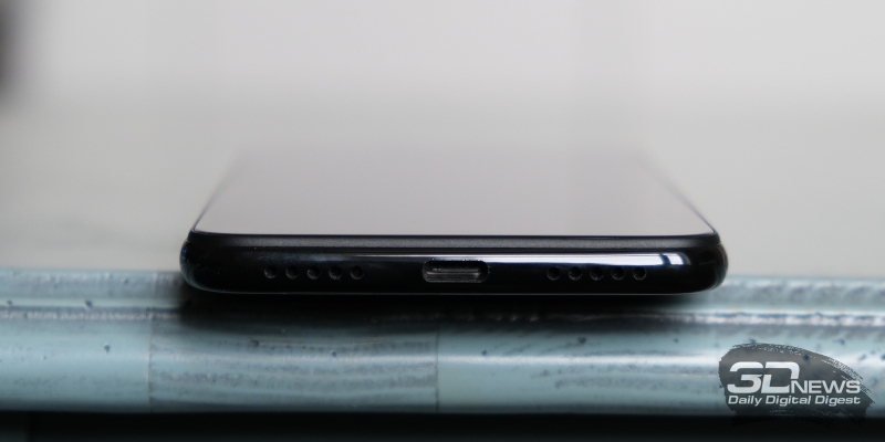  Xiaomi Redmi Note 7, нижняя грань: порт USB Type-C и основной динамик 