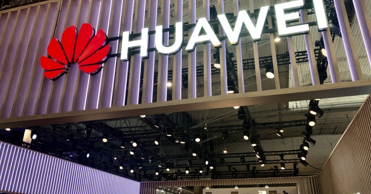 Доходы Huawei впервые превысили $100 млрд, несмотря на политические трудности"