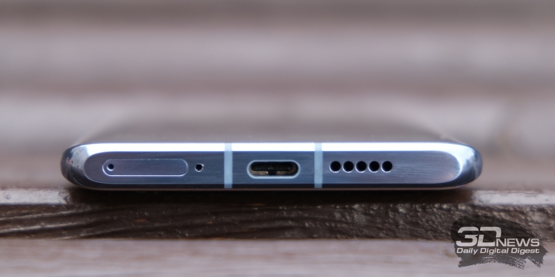  Huawei P30 Pro, нижняя грань: слот для SIM-карт и/или nanoSD, порт USB Type-C, решетка основного динамика 