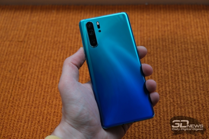  Huawei P30 Pro в цвете «северное сияние» 