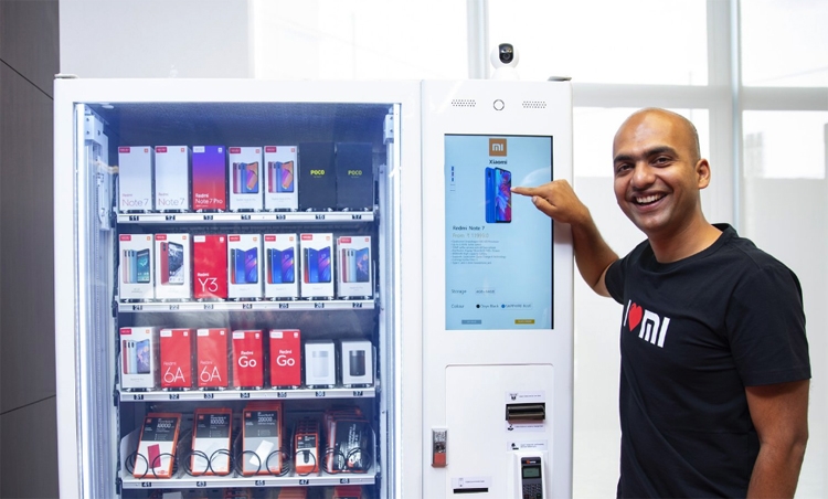 Xiaomi Mi Express Kiosk: автомат по продаже смартфонов"