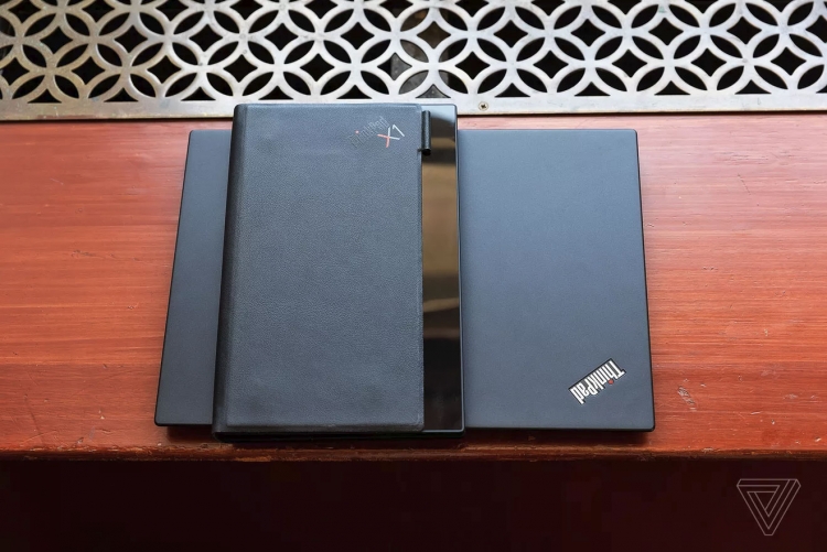 Видео: Lenovo показала первый в мире изгибаемый ПК"