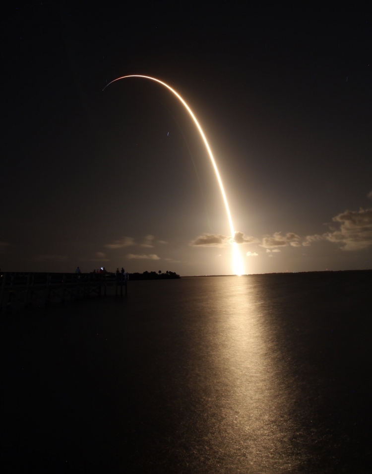 SpaceX отправила на орбиту первую партию спутников для интернет-сервиса Starlink"