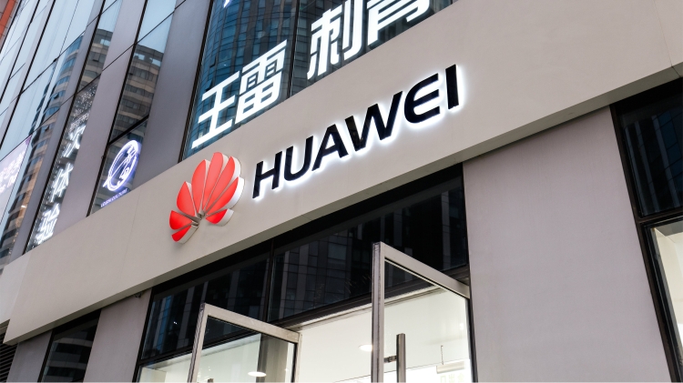 Сообщается, что на данный момент Huawei участвует в 30 проектах по прокладке подводных телекоммуникационных кабелей
