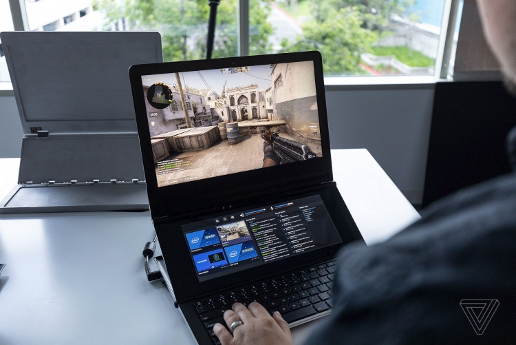 Intel показала необычный прототип двухэкранного игрового ноутбука"