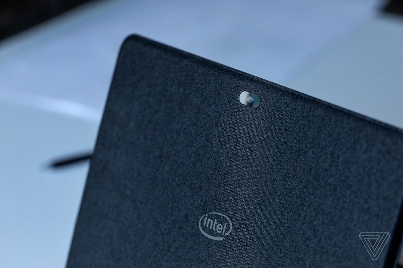 Intel Twin River — прототип двухэкранного ноутбука в текстильном корпусе"