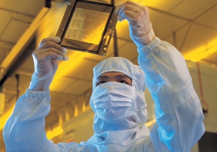 Intel развернула опытное производство с использованием сканеров EUV"