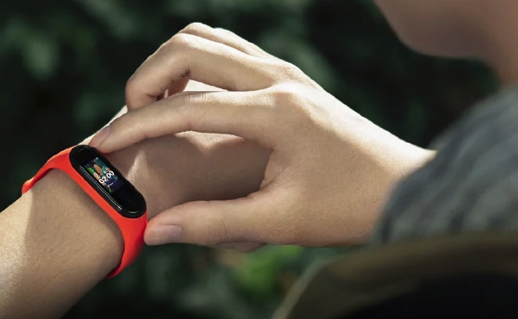 Xiaomi Mi Band 4: фитнес-браслет с цветным экраном, NFC и датчиком ЧСС"