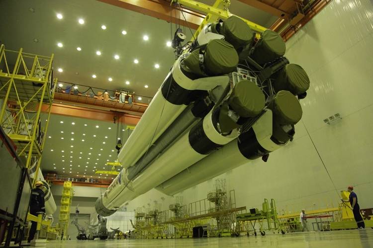 Ракета «Протон-М» с обсерваторией «Спектр-РГ» установлена на старте"