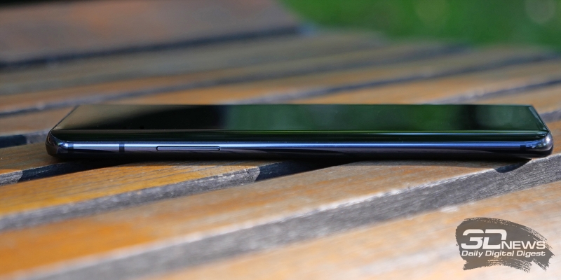  OnePlus 7 Pro, левая грань: две клавиши регулировки громкости/спуска затвора камеры 