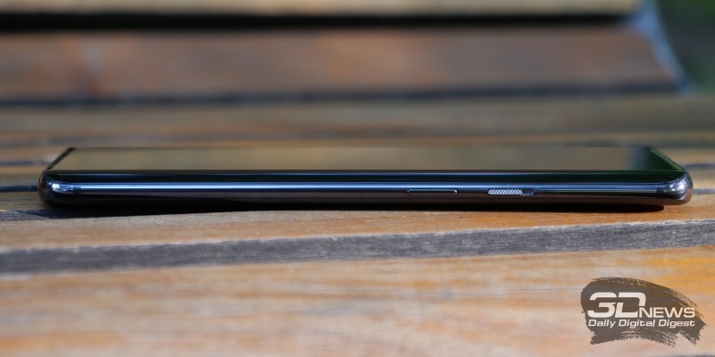  OnePlus 7 Pro, правая грань: клавиша блокировки/включения смартфона и переключатель звуковых профилей 