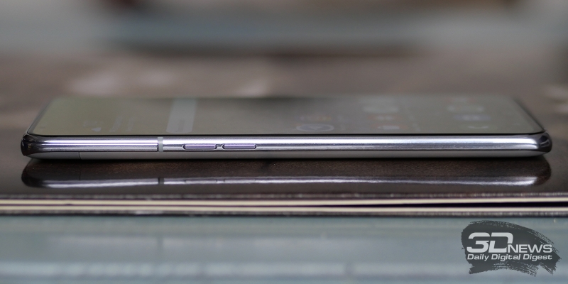  Samsung Galaxy A80, левая грань: клавиши регулировки громкости/спуска затвора камеры 