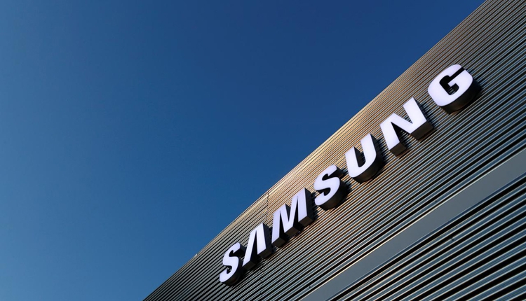 Смартфон Samsung Galaxy S11 получит «дырявый» дисплей"