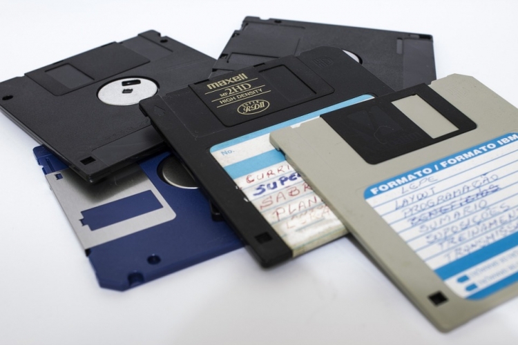 sm.floppy-disk-214975_960_720.750.jpg
