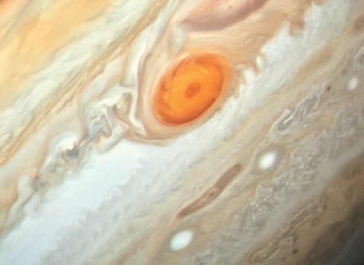 Фото дня: новый взгляд «Хаббла» на Юпитер и его Большое красное пятно"
