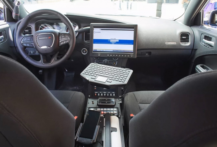 Чикагская полиция пробует Samsung DeX как замену громоздким автомобильным компьютерам"