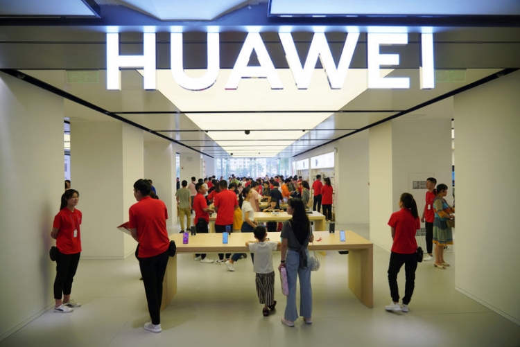 Huawei ведёт переговоры о поставке 360 000 планшетов под управлением ОС Аврора"