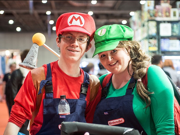 Косплееры Super Mario Bros. на MCM London Comic Con (2016), Ollie Millington/Getty Images