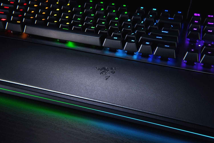 Клавиатура Razer Huntsman Elite получила линейные оптические переключатели"