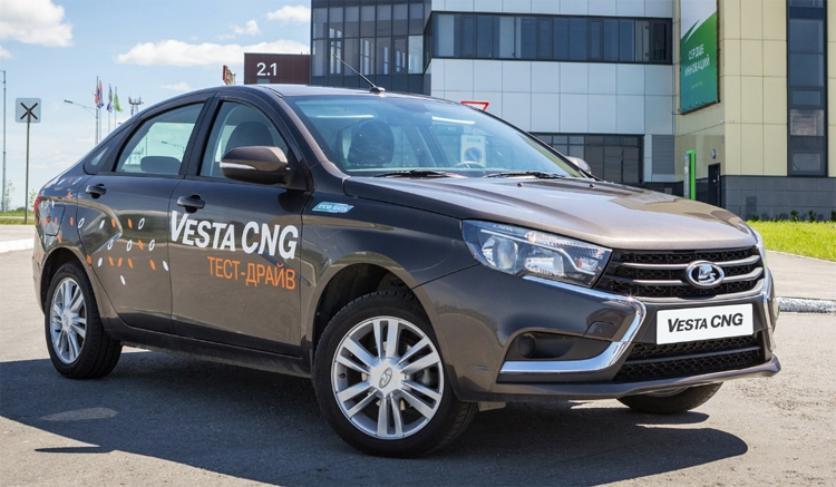 LADA Vesta CNG может передвигаться на бензине и природном газе
