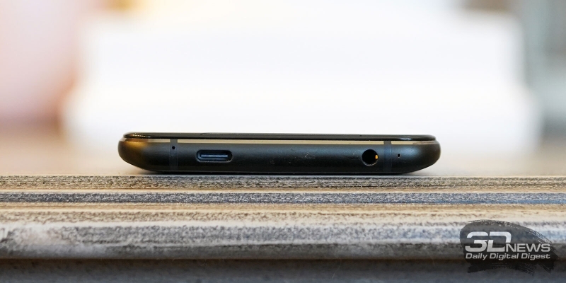  ASUS ROG Phone II, нижняя грань: микрофон, порт USB Type-C и мини-джек (3,5-мм) для наушников/гарнитуры 