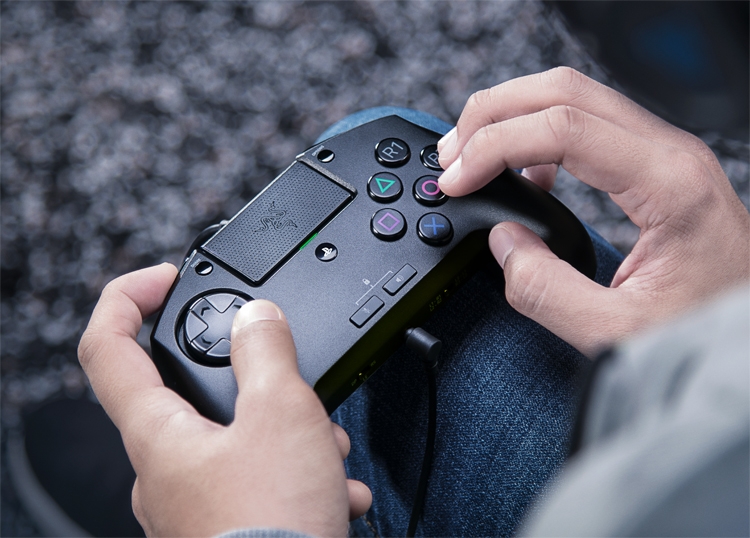 Игровой контроллер Razer Raion подходит для PlayStation 4 и ПК"