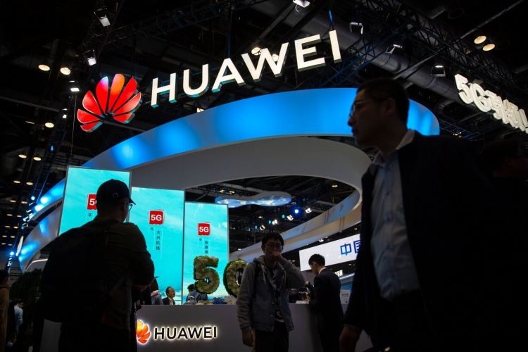 Правительство США в понедельник снова продлит лицензию Huawei"