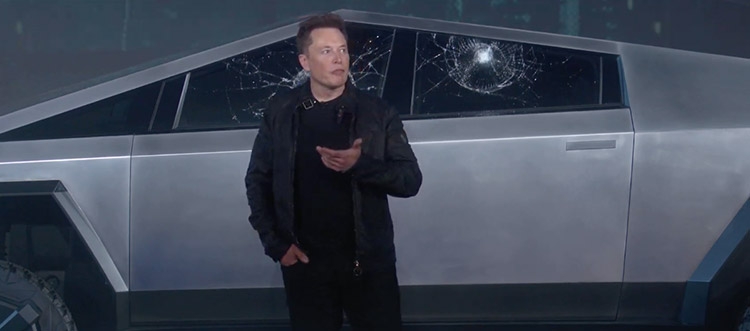 Tesla разбила два окна Cybertruck, пытаясь продемонстрировать их прочность"