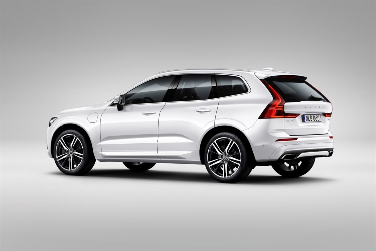 Volvo представила в России гибридный кроссовер XC60 T8 Twin Engine"