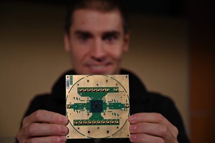 Криогенный контроллер Intel Horse Ridge для управления кубитами