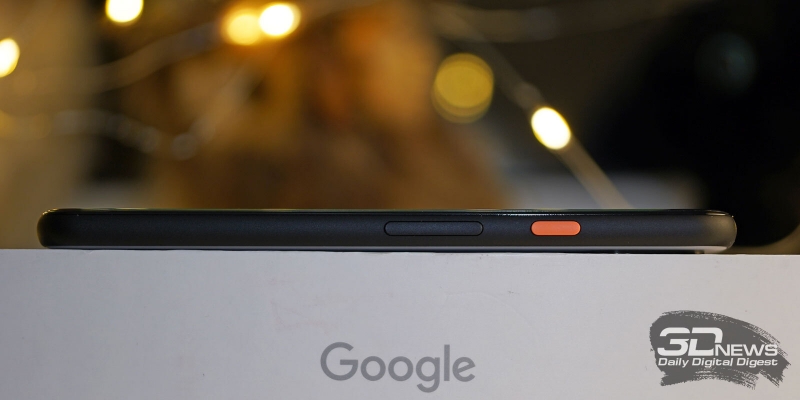  Google Pixel 4, правая грань: клавиша блокировки/включения гаджета и  клавиша регулировки громкости 