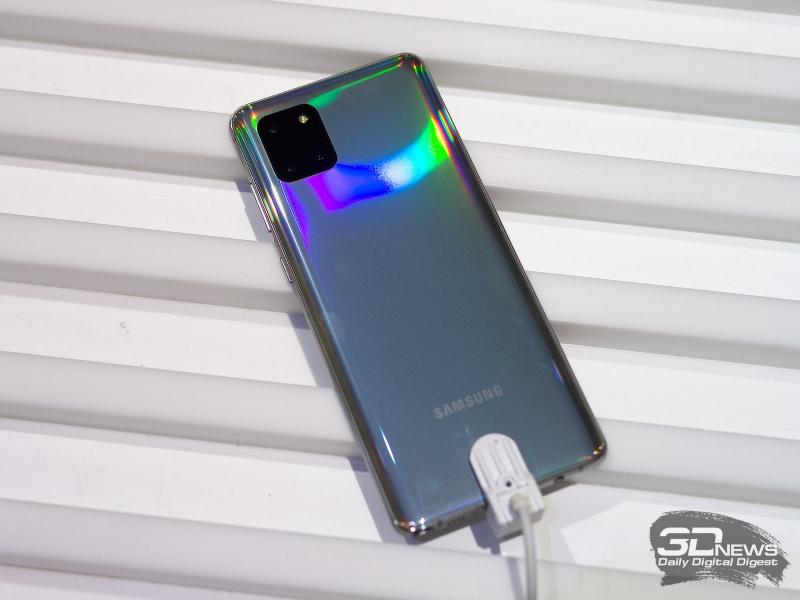  Samsung Galaxy Note10 Lite, вид сзади 