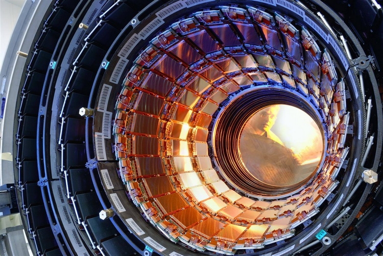 Источник вдохновения нового проекта: трековые детекторы LHC с фазовой системой охлаждения