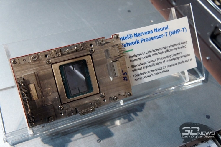 Образец ускорителя Intel NNP-T (вариант OAM)