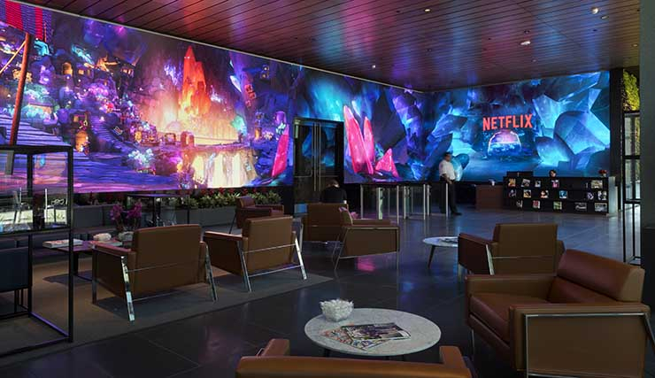 Знаменитая 24-метровая видеостена в штаб-квартире Netflix
