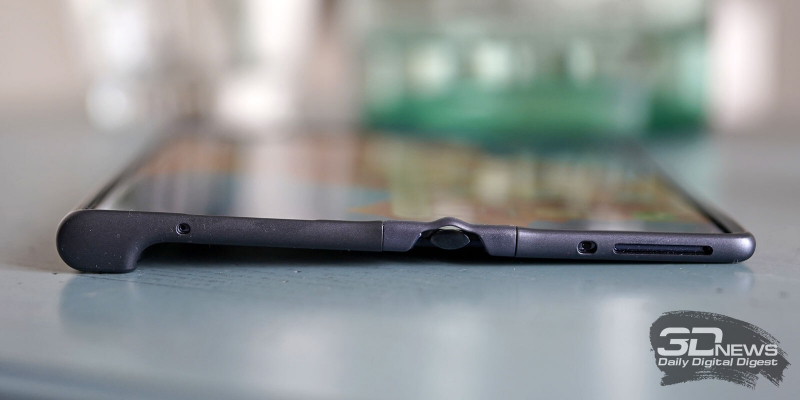  Huawei Mate Xs, верхняя грань: микрофон, ИК-датчик и слот для SIM-карт/карты памяти nanoSD 