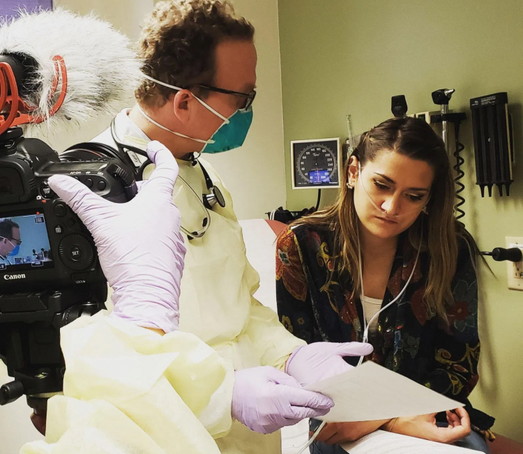 Исследователь Felix лечит пациента с муковисцидозом Элле Баласе посредством фаговой терапии