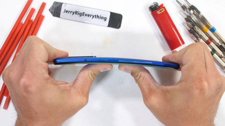 Блогер испытал смартфон OnePlus 8 Pro на прочность