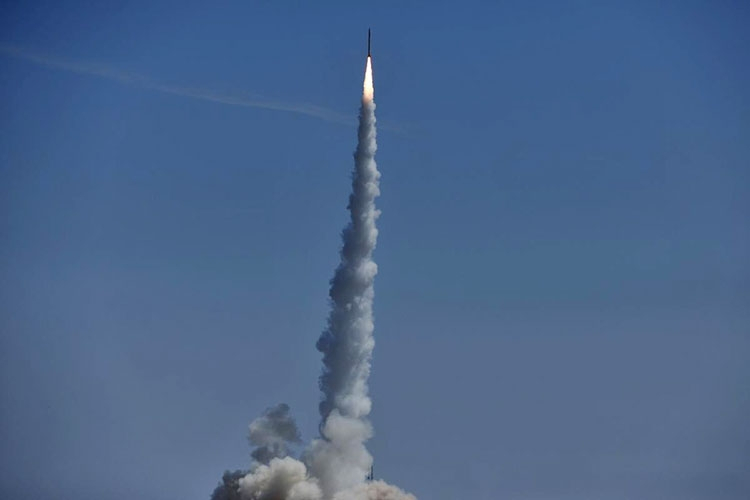 Первая коммерческая китайская ракета Smart Dragon-1 с тремя спутниками, август 2019 года (Reuters/Stringer)