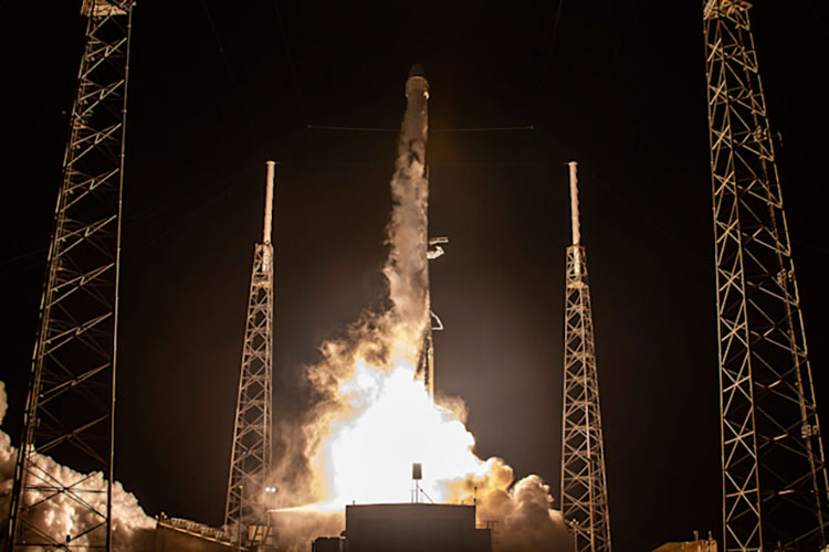 SpaceX вот-вот запустит партию интернет-спутников, включая модель с солнцезащитным экраном
