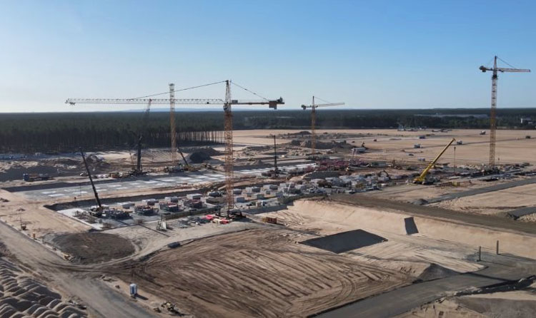 На строительной площадке завода Tesla под Берлином