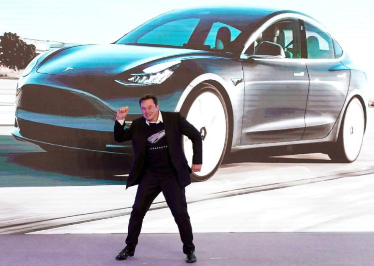 Tesla удивила всех поставками автомобилей в кризисном квартале