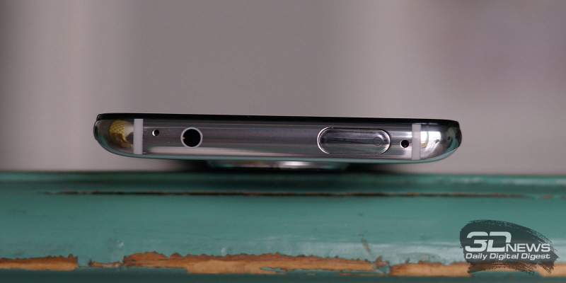  Xiaomi POCO F2 Pro, верхняя грань: выдвижной блок с фронтальной камерой, на его торце можно увидеть светодиод индикатора сообщений; тут же находятся ИК-порт, мини-джек и микрофон 