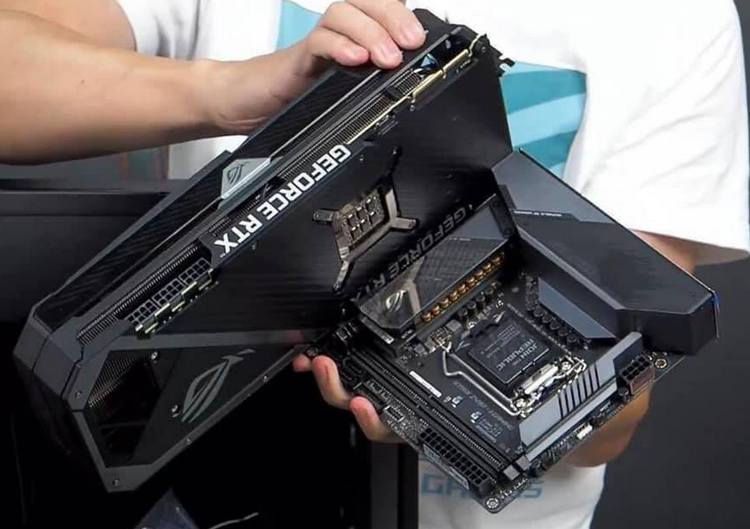 ASUS решила не отставать от NVIDIA по размерам своей GeForce RTX 3090