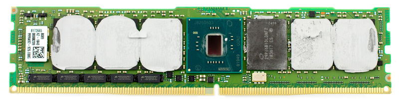  Модуль Optane DCPMM без радиатора. Виден контроллер и один из чипов Optane 