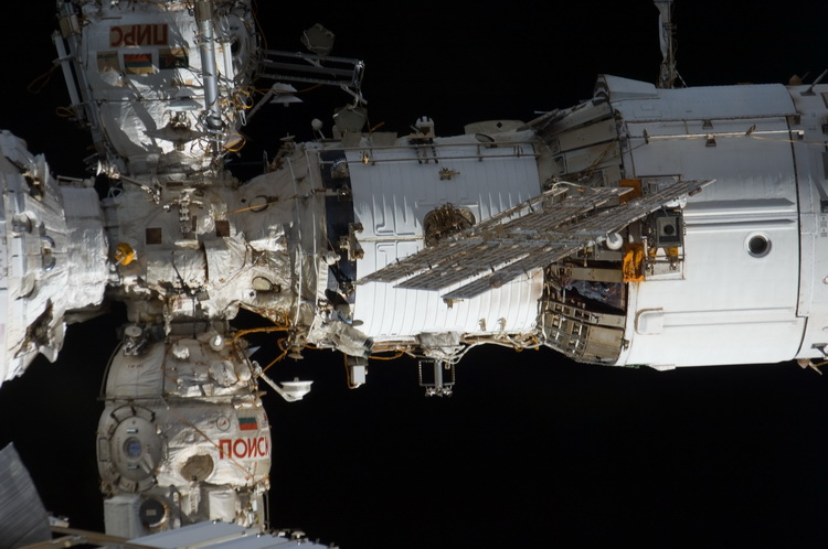 В российском модуле МКС «Звезда» обнаружена утечка воздуха